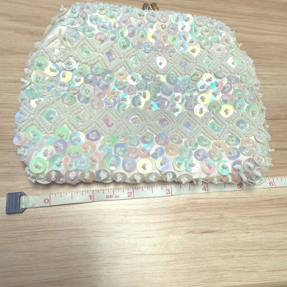 Vintage Handmade Beaded Sequin Evening Clutch Ivory Gold Kiss Lock Hong Kong